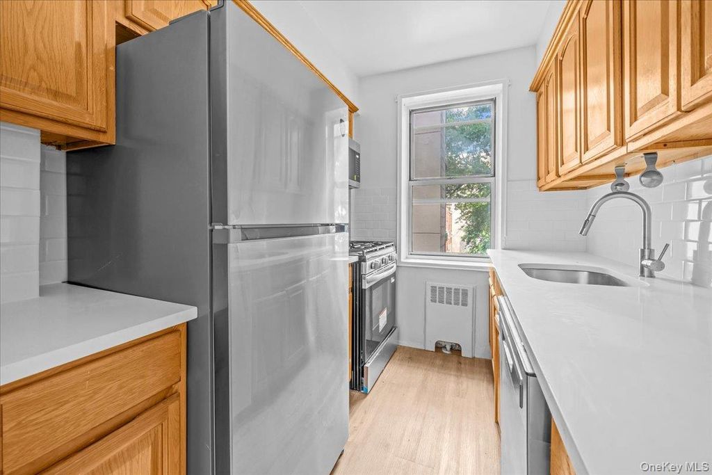 3720 Independence Avenue 3G, Bronx, NY 10463 — photo 5