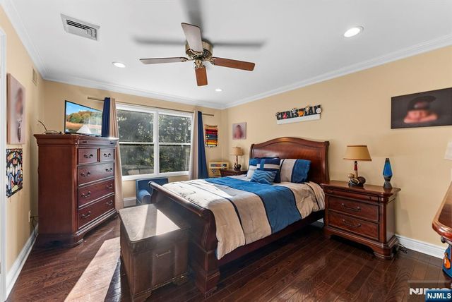 16 Dudley Court, Wayne, NJ 07470