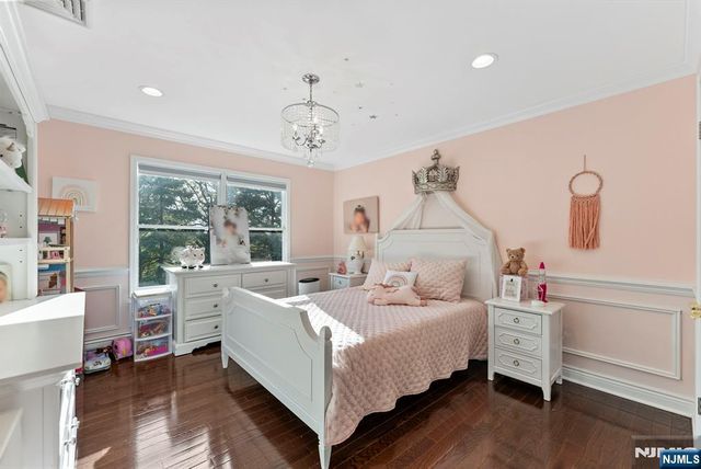 16 Dudley Court, Wayne, NJ 07470