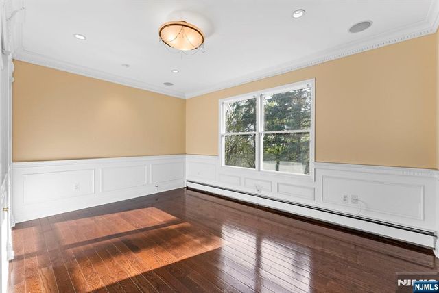 16 Dudley Court, Wayne, NJ 07470