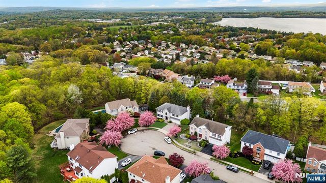 16 Dudley Court, Wayne, NJ 07470