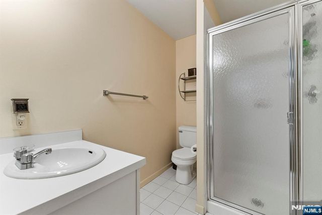 16 Dudley Court, Wayne, NJ 07470
