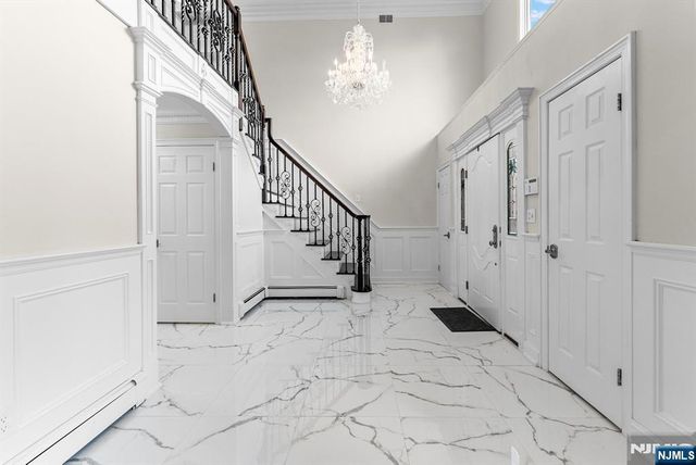 16 Dudley Court, Wayne, NJ 07470