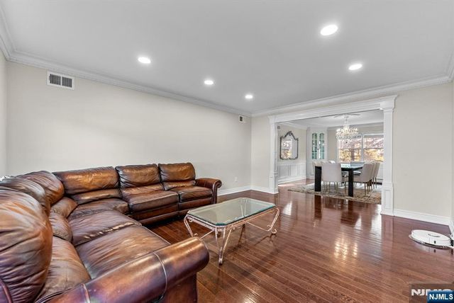 16 Dudley Court, Wayne, NJ 07470