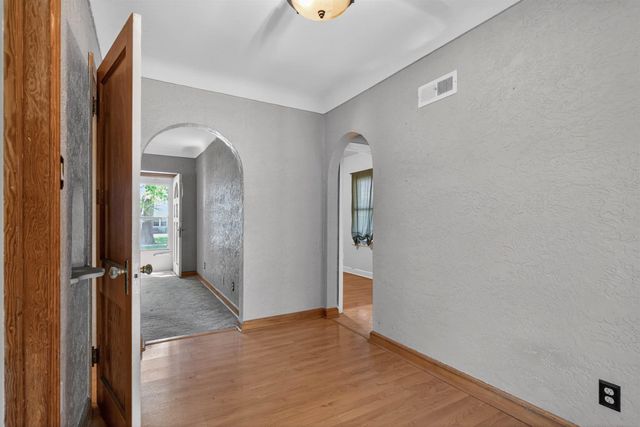 928 W Parker Street, Waterloo, IA 50703