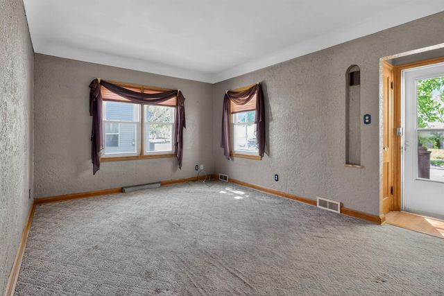 928 W Parker Street, Waterloo, IA 50703