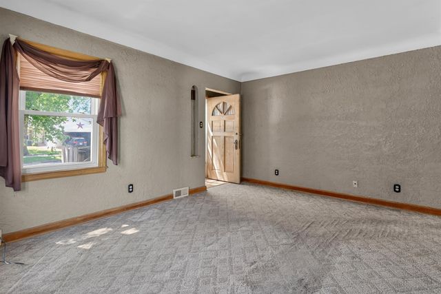 928 W Parker Street, Waterloo, IA 50703