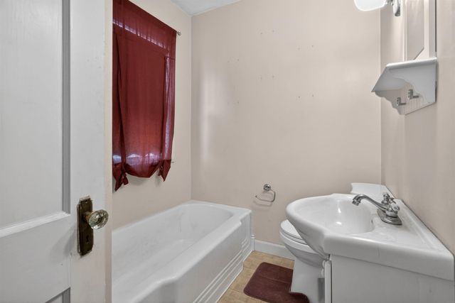 928 W Parker Street, Waterloo, IA 50703