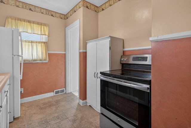928 W Parker Street, Waterloo, IA 50703