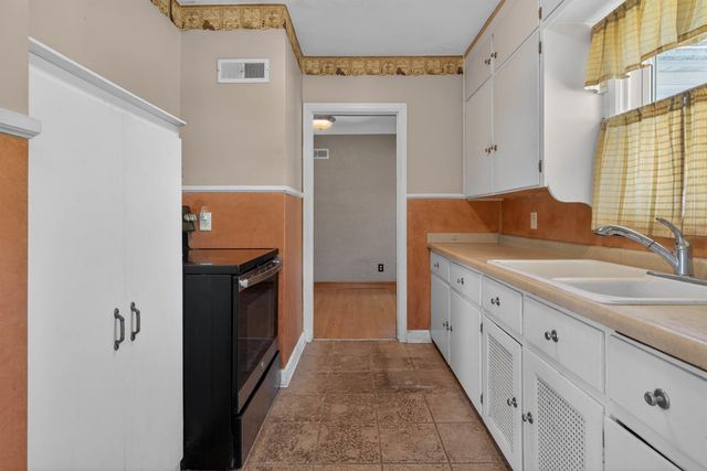 928 W Parker Street, Waterloo, IA 50703