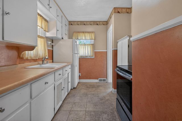 928 W Parker Street, Waterloo, IA 50703
