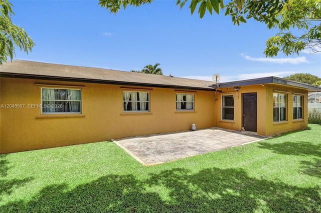 10688 Sleepy Brook Way, Boca Raton, FL 33428