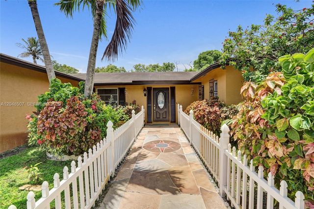 10688 Sleepy Brook Way, Boca Raton, FL 33428