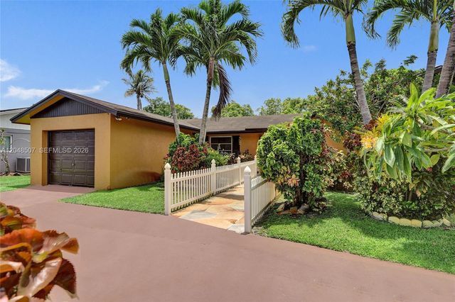 10688 Sleepy Brook Way, Boca Raton, FL 33428