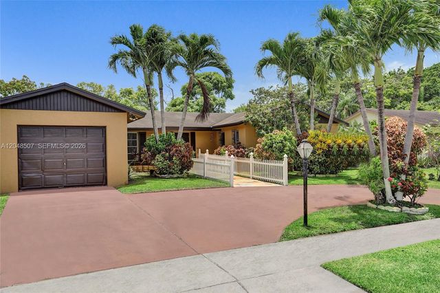 10688 Sleepy Brook Way, Boca Raton, FL 33428