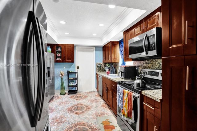 10688 Sleepy Brook Way, Boca Raton, FL 33428