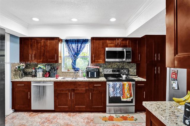 10688 Sleepy Brook Way, Boca Raton, FL 33428