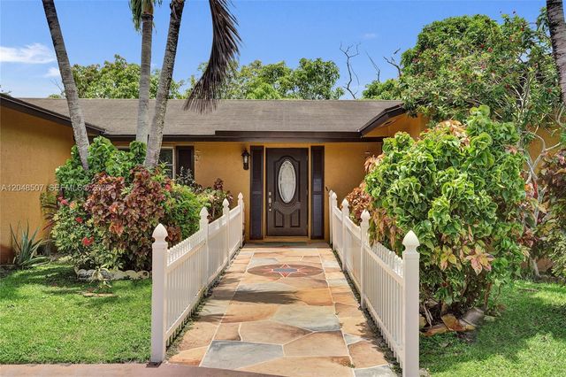 10688 Sleepy Brook Way, Boca Raton, FL 33428