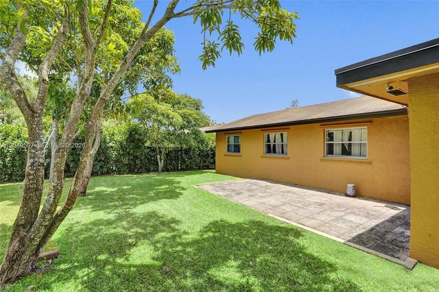 10688 Sleepy Brook Way, Boca Raton, FL 33428