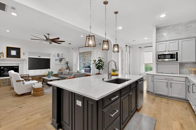 102 Kildrummy LN, Lakeway, TX 78738