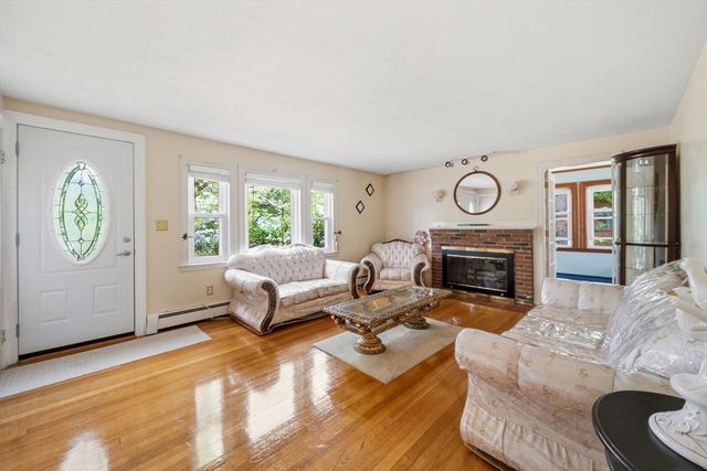 656 Bolton St, Marlborough, MA 01752