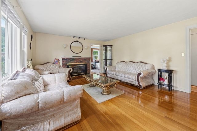 656 Bolton St, Marlborough, MA 01752