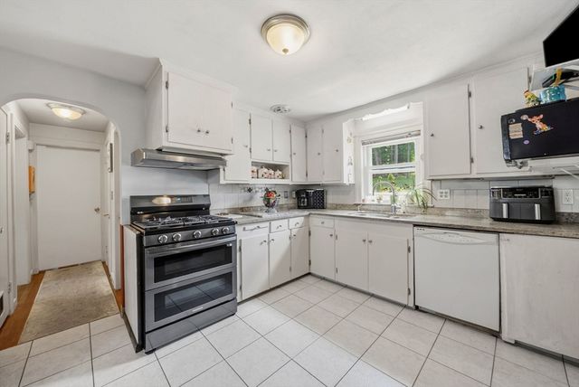 656 Bolton St, Marlborough, MA 01752