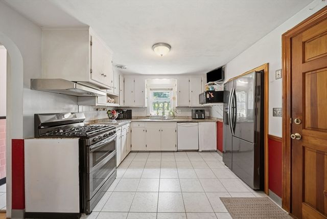 656 Bolton St, Marlborough, MA 01752