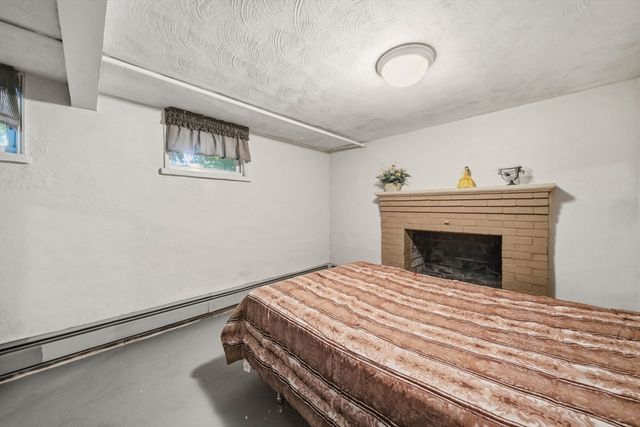 656 Bolton St, Marlborough, MA 01752