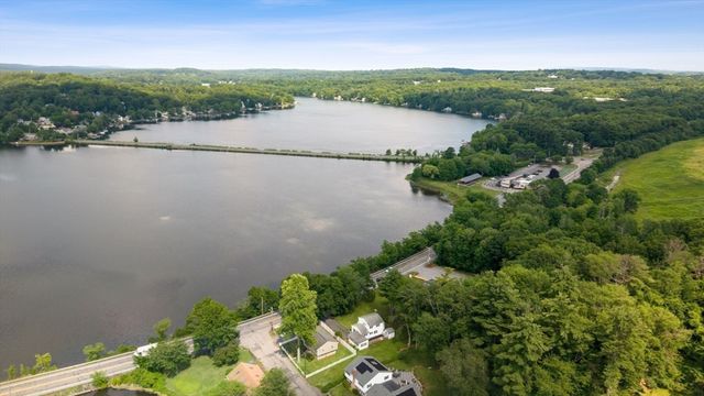 656 Bolton St, Marlborough, MA 01752