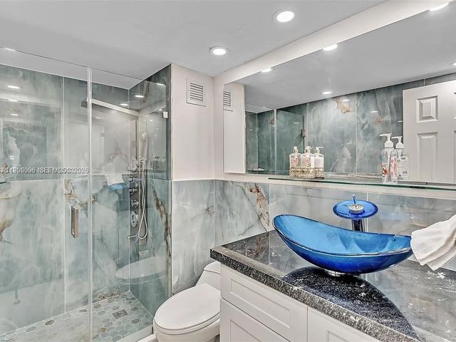 2450 NE 135th Street 103, North Miami, FL 33181