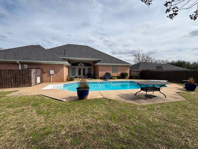 1016 Foley, Henderson, TX 75654