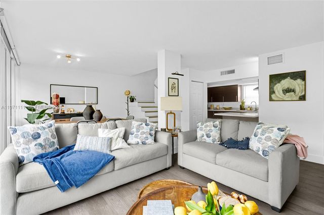 830 NW 87th Ave 406, Miami, FL 33172