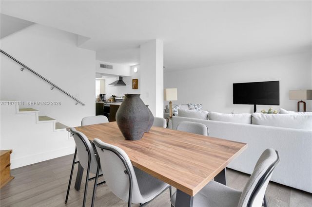 830 NW 87th Ave 406, Miami, FL 33172