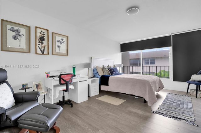 830 NW 87th Ave 406, Miami, FL 33172