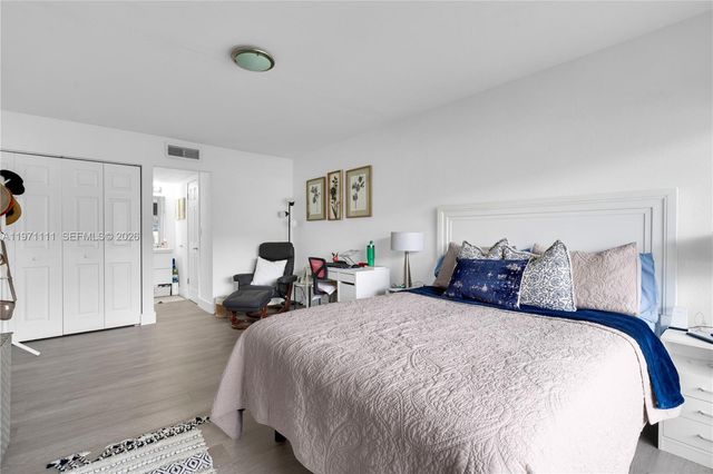 830 NW 87th Ave 406, Miami, FL 33172