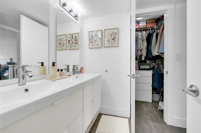 830 NW 87th Ave 406, Miami, FL 33172