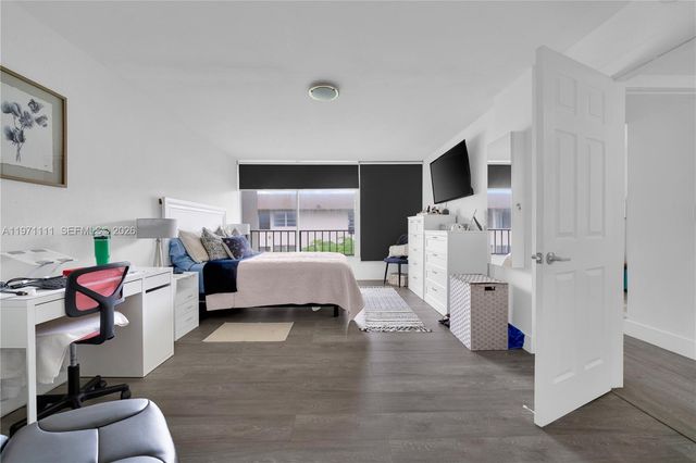 830 NW 87th Ave 406, Miami, FL 33172