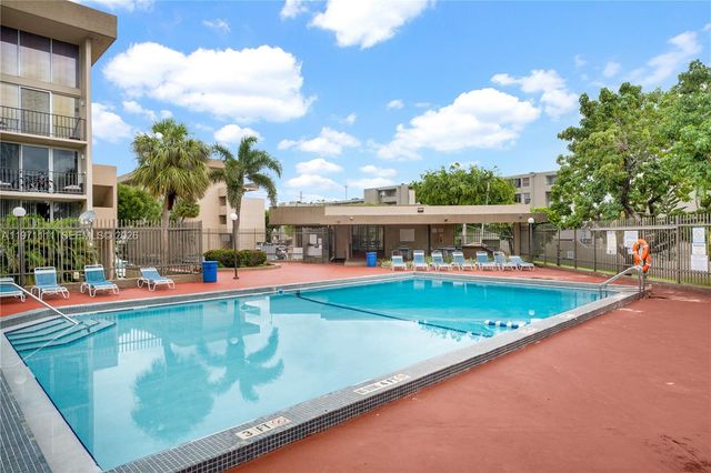 830 NW 87th Ave 406, Miami, FL 33172