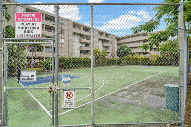 830 NW 87th Ave 406, Miami, FL 33172