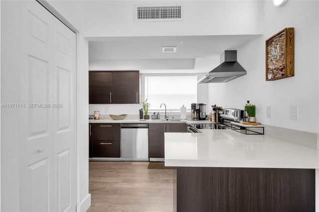 830 NW 87th Ave 406, Miami, FL 33172