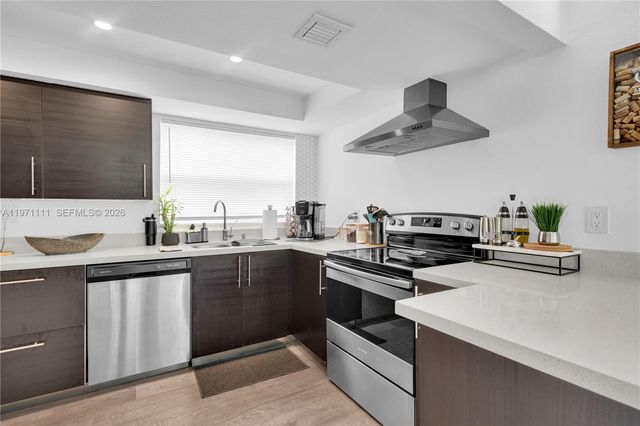 830 NW 87th Ave 406, Miami, FL 33172