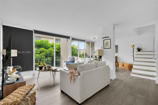 830 NW 87th Ave 406, Miami, FL 33172