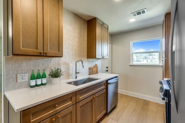 6401 Cooper LN, Austin, TX 78745