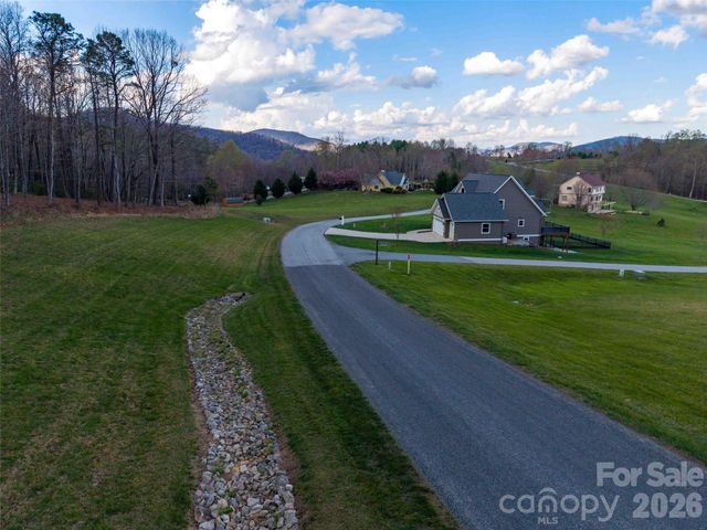 340 Grand Oaks Drive, Hendersonville, NC 28792