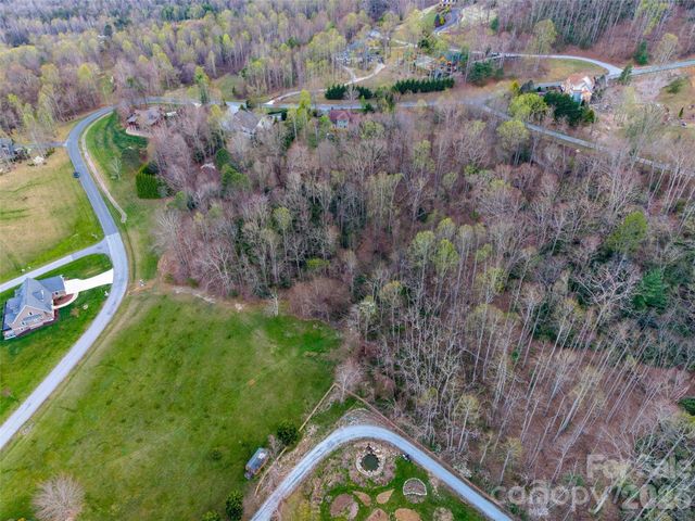 340 Grand Oaks Drive, Hendersonville, NC 28792