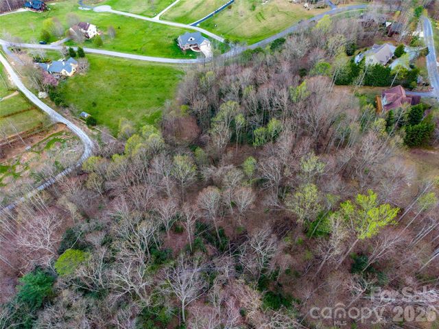 340 Grand Oaks Drive, Hendersonville, NC 28792