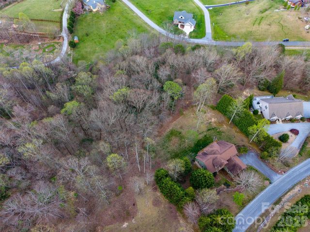 340 Grand Oaks Drive, Hendersonville, NC 28792