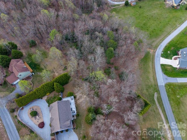 340 Grand Oaks Drive, Hendersonville, NC 28792