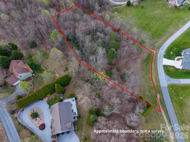 340 Grand Oaks Drive, Hendersonville, NC 28792